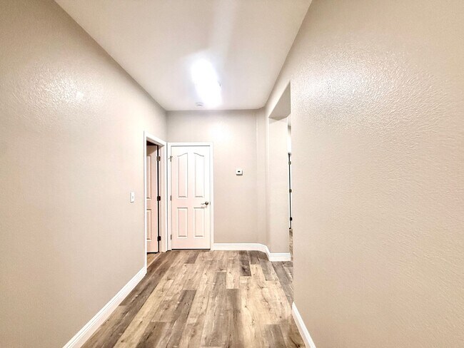 Building Photo - Five bedroom home in Henderson with downstairs bedroom and pool And Spa