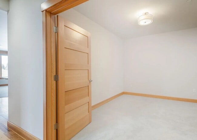 Building Photo - $2,295 / 2BD Luxury Condo