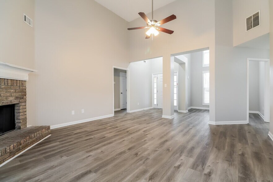 Building Photo - 1204 Genelle Ct