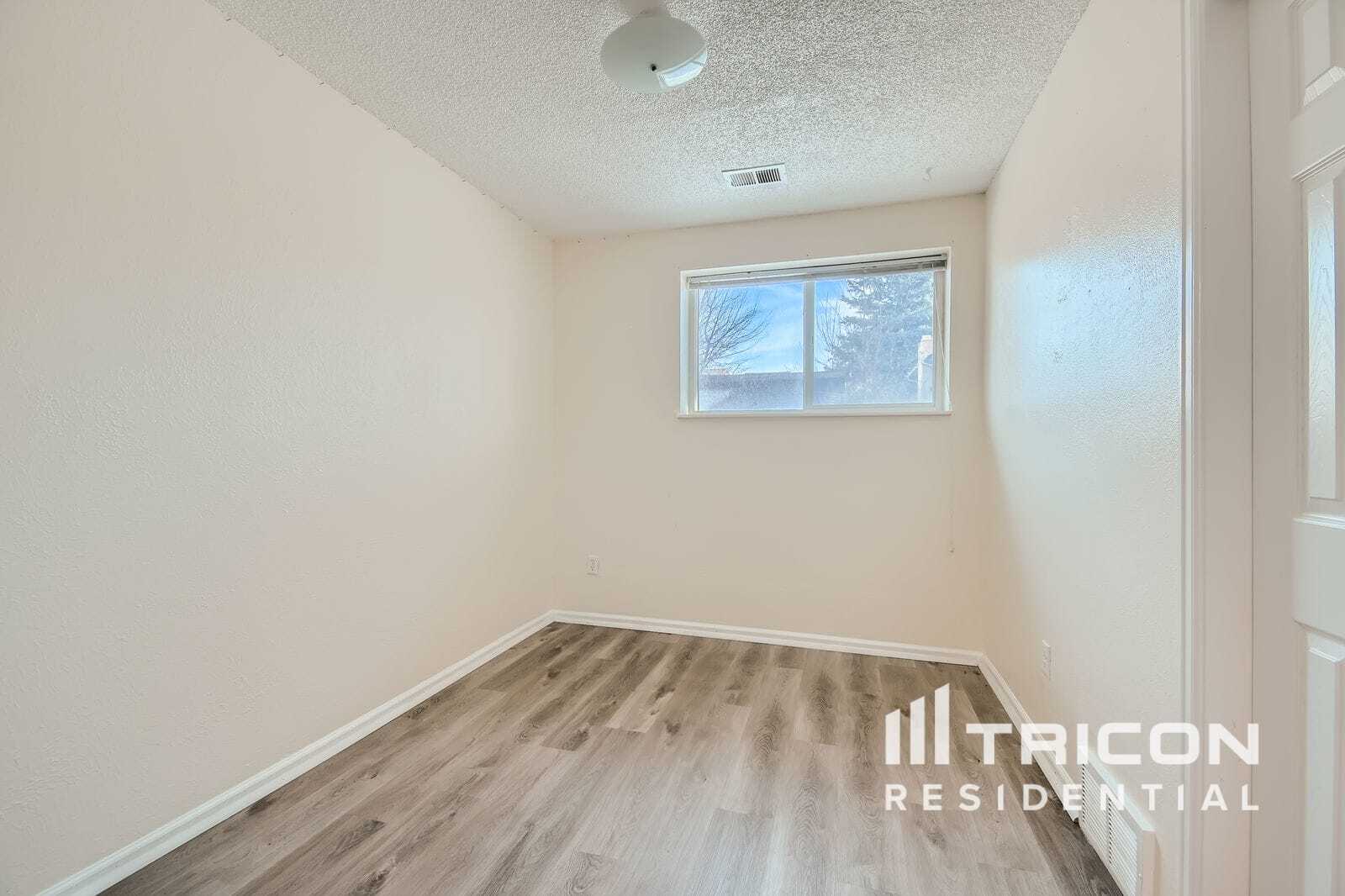 Building Photo - 348 S 29th Ave