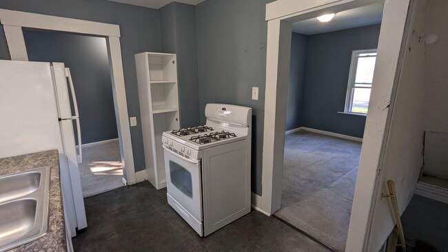 Building Photo - Welcome to this single-family home located...