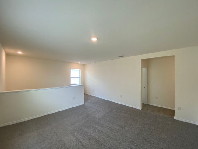 Building Photo - Desirable SE Ocala Subdivision - Lake Diamond-North - 4/3/2 *Available Soon* Won't Last!