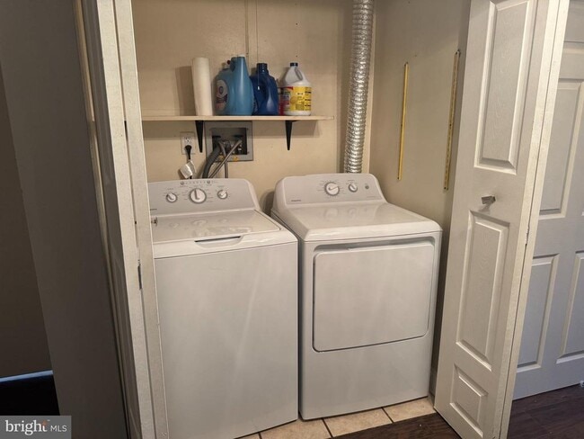 Building Photo - 1136 Fox Run