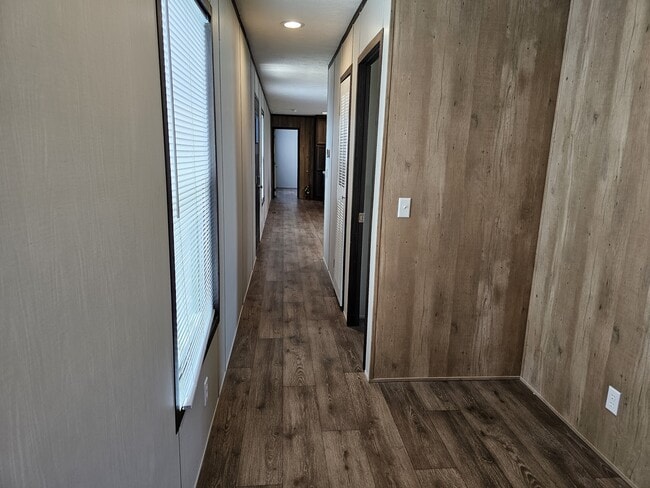 Building Photo - 2101 SW 38th St