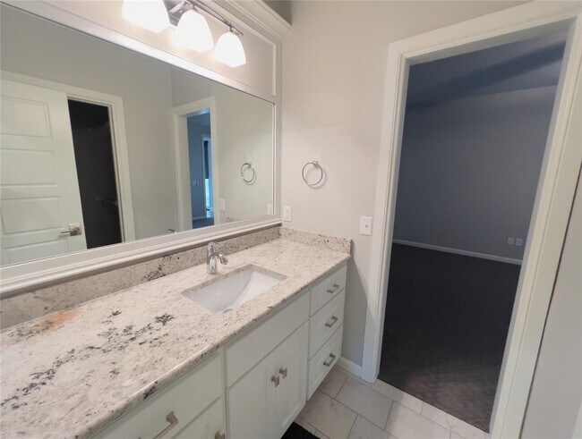 Building Photo - 424 Seville Dr