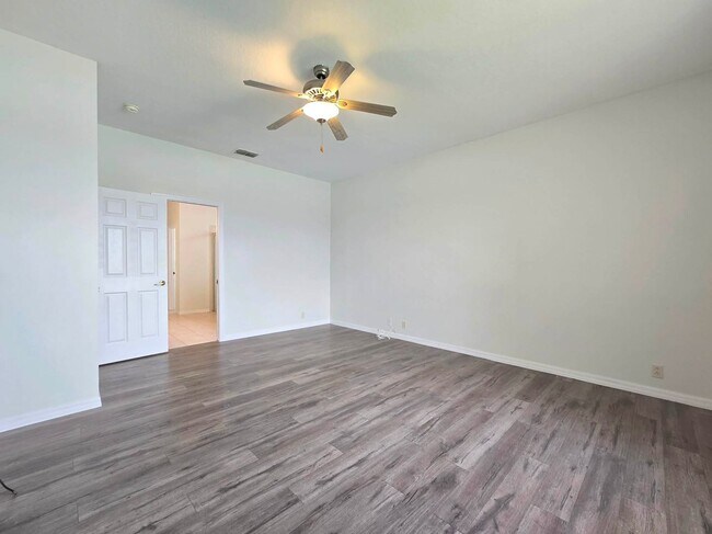 Building Photo - Waterfront home for RENT! 4 bed/2.5 bath