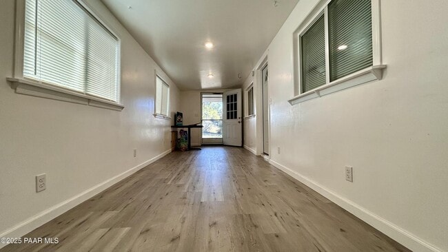 Building Photo - 202 Cactus Dr