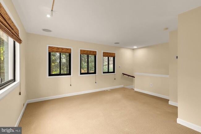 Building Photo - 1434 Kirby Rd