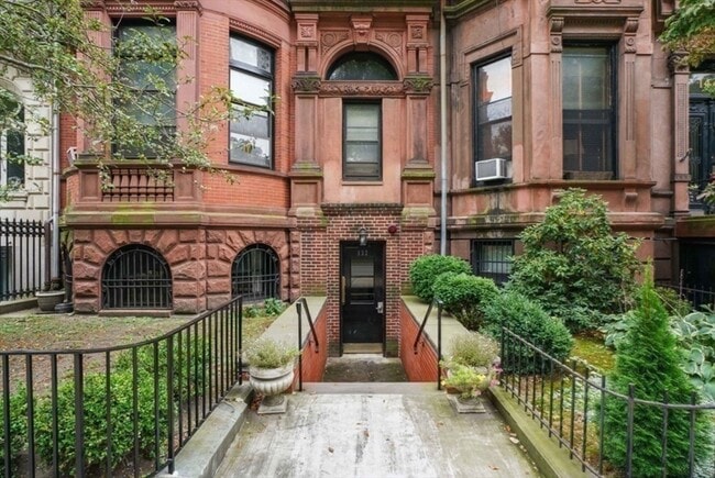 Building Photo - 132 Commonwealth Ave