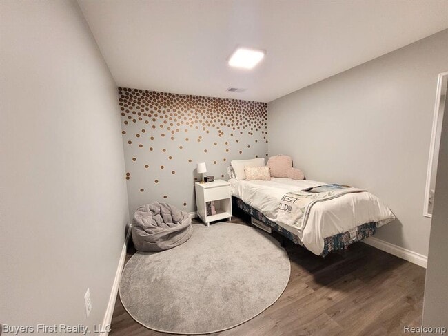 Building Photo - Newly Renovated 7BR – Modern Kitchen + Bath