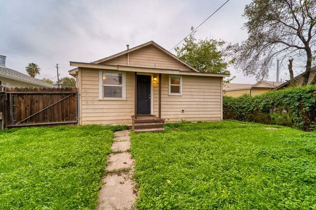 Building Photo - Feel Right at Home in This Inviting 2-Bed Gem