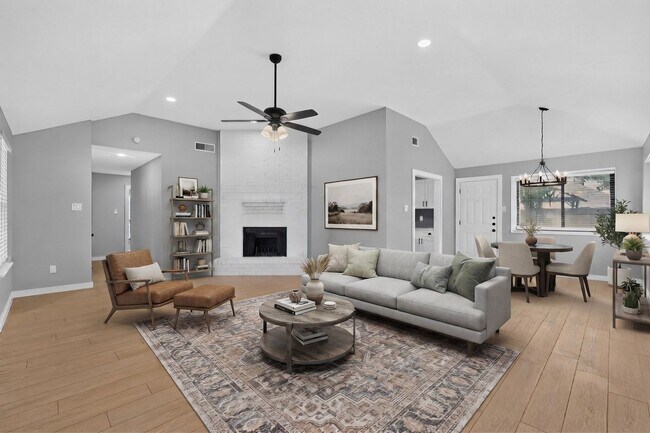 Building Photo - 3701 University Dr