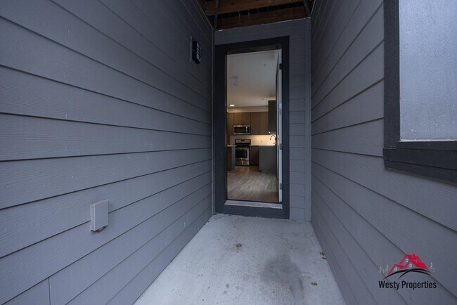 Building Photo - 110 N Blandena St