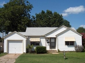 Building Photo - 2211 NW Crosby Ave