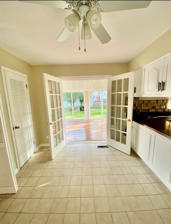 Building Photo - 1119 Crest Ln