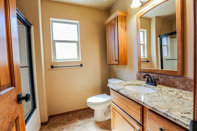 Building Photo - Beautiful 4 Bedroom/2 Bath Home