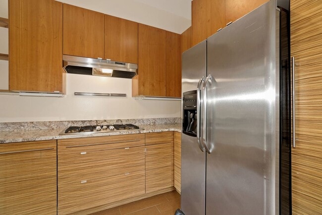 Building Photo - Available Now! 4 Bedroom  3.5  Bathroom Townhouse //Woodley Park// Garage, Driveway & 3 Levels of...