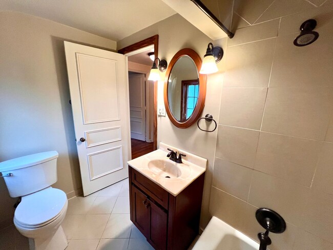 Building Photo - Pittsburgh - 3 Bedroom 1.5 Bathroom - Stunning Home