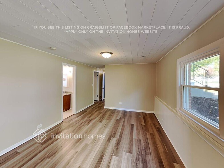 Building Photo - 404 S Crestwood Ln