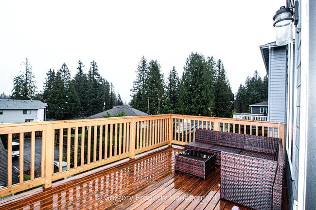 Building Photo - 19209 8th Ave W