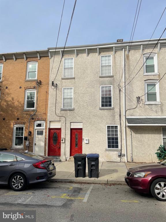 Building Photo - 204 Maple St