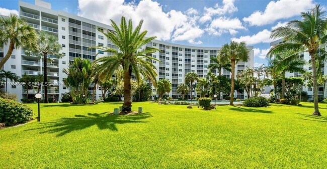 Building Photo - 2731 NE 14th Street Causeway