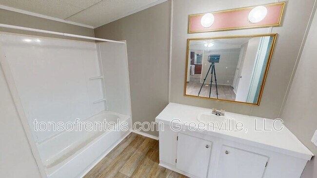 Building Photo - 125 Brookstone Dr