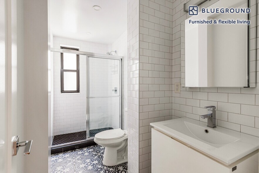 Building Photo - 10 W 65th St