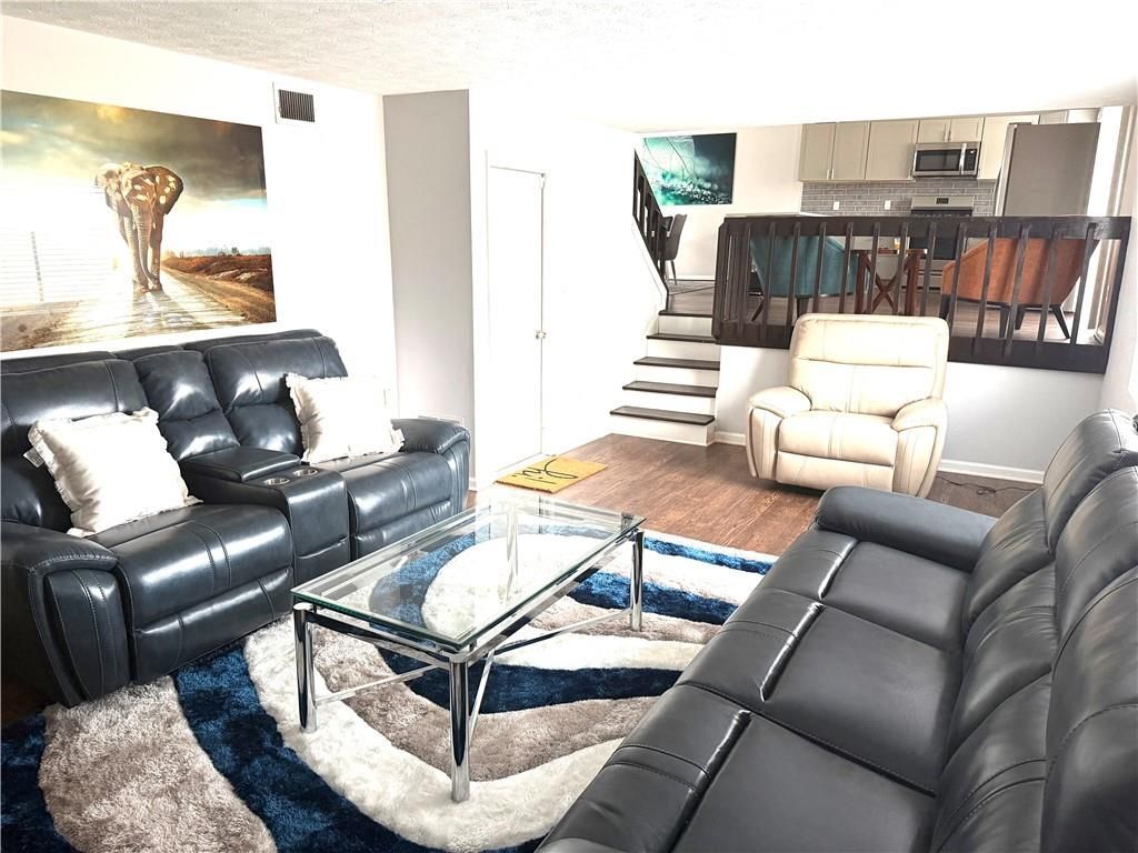 Building Photo - 5285 Mainstreet Park Dr