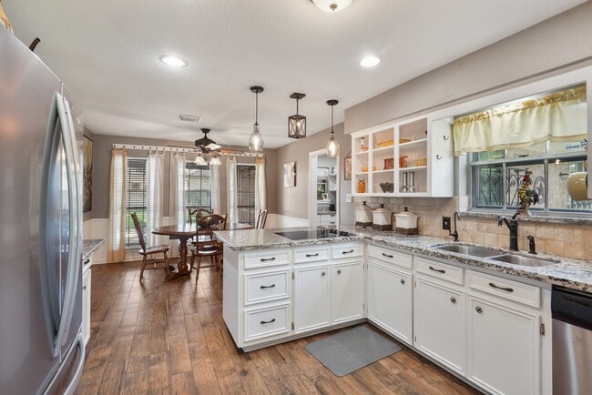 Building Photo - 5003 Mockingbird Ln