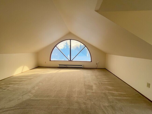 Building Photo - 1030