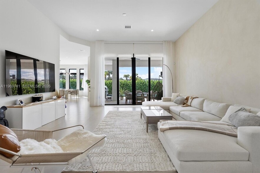 Building Photo - 3502 Ashwood Cir N