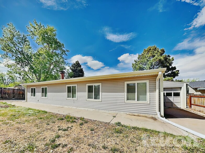 Building Photo - 16384 E Brunswick Pl