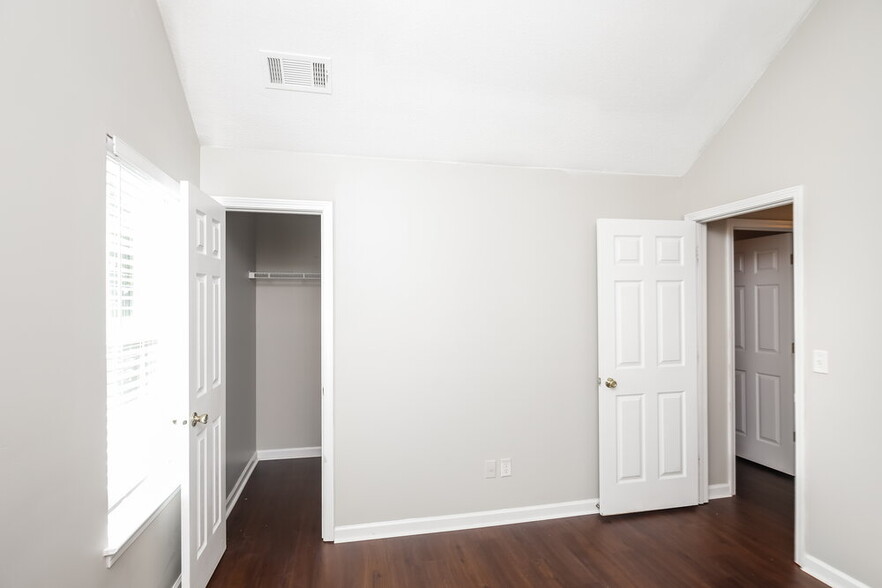Building Photo - 4125 Clarks Tr