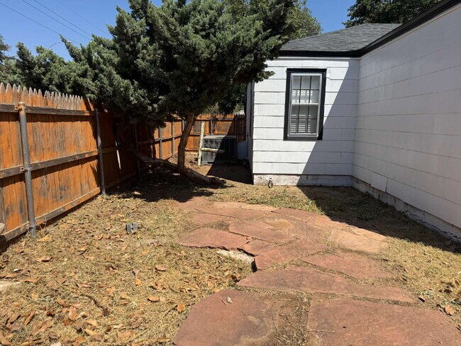 Building Photo - "Charming 4-Bed Lubbock Retreat: Granite Kitchen, Hardwood Elegance & Cozy Fireplace!"