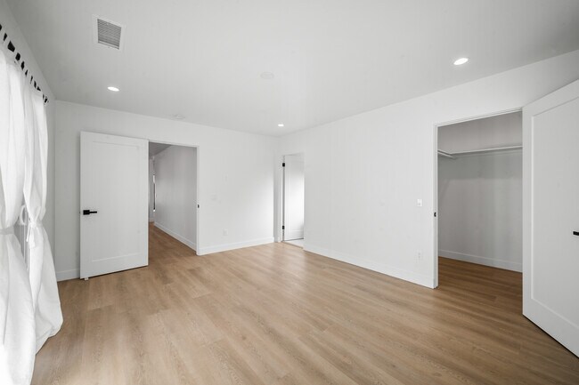 Building Photo - 14332 Miranda St