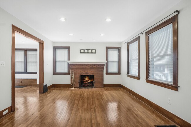 Building Photo - 423 S Maple Ave