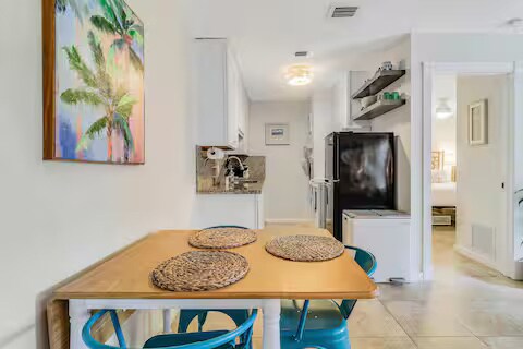 Building Photo - 713 Penn St