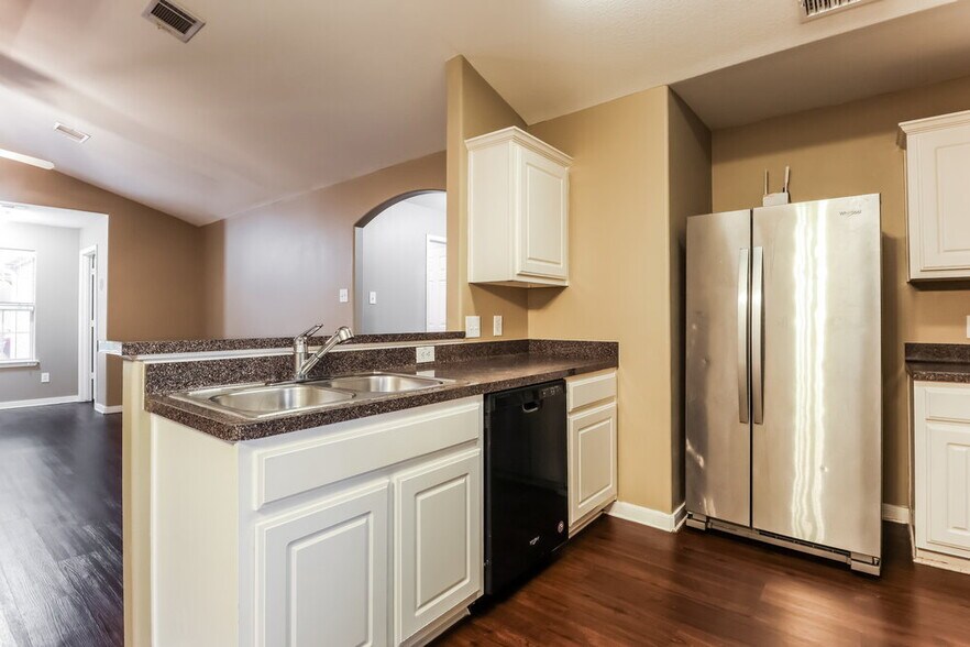 Building Photo - 28918 W Pecos River Ct