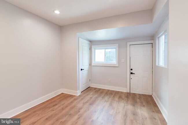 Building Photo - 5111 Willows Ave