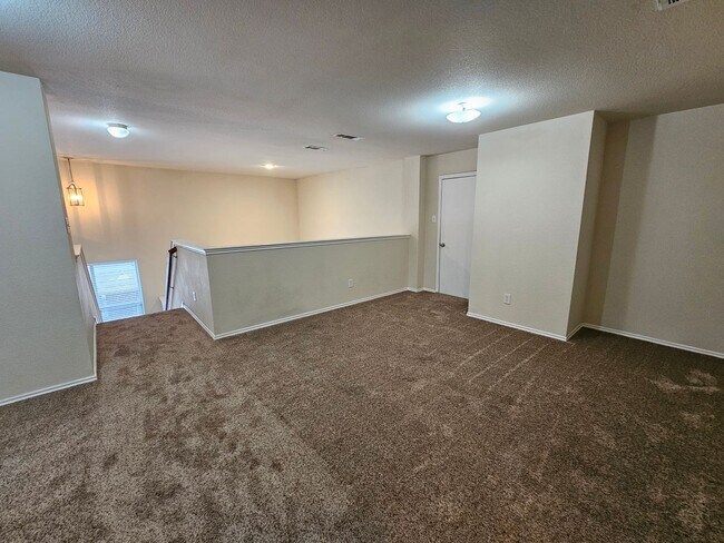 Building Photo - Available now ready for immediate move in