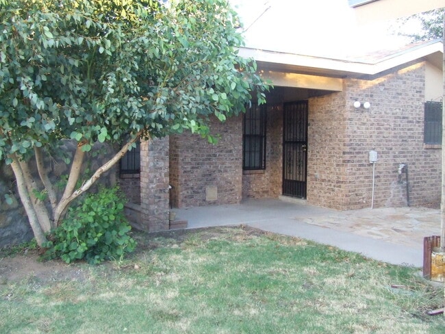 Building Photo - 3205 Fierro Dr