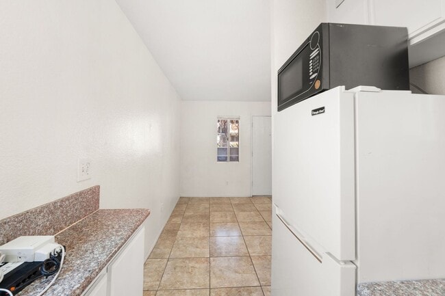 Building Photo - Studio Condo