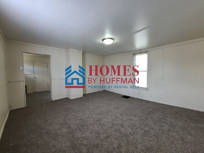 Building Photo - 920 W Columbia St