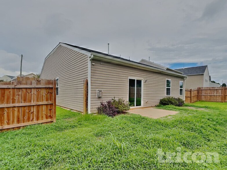 Building Photo - 1250 Aurora Glen Dr