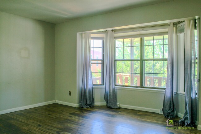 Building Photo - 8586 E Lakeview Dr