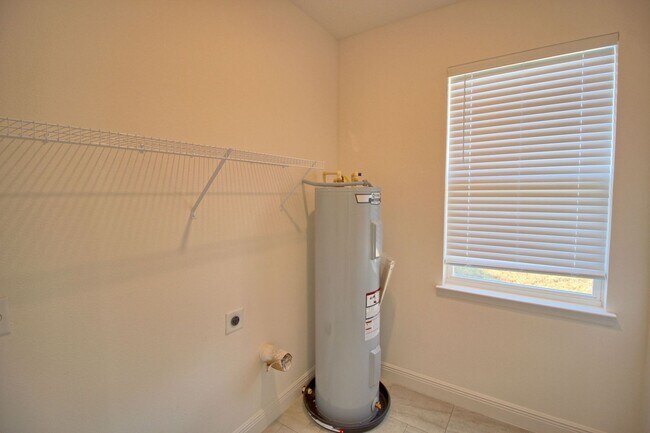 Building Photo - 5054 Marina Dr
