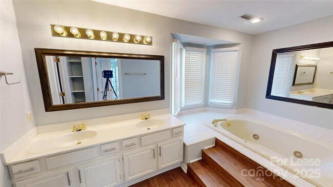 Building Photo - 414 Clarkson Green St