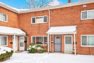 Building Photo - 2 BED 1.5 BATH UNIT IN THE BANBURY CONDOMINIUMS!