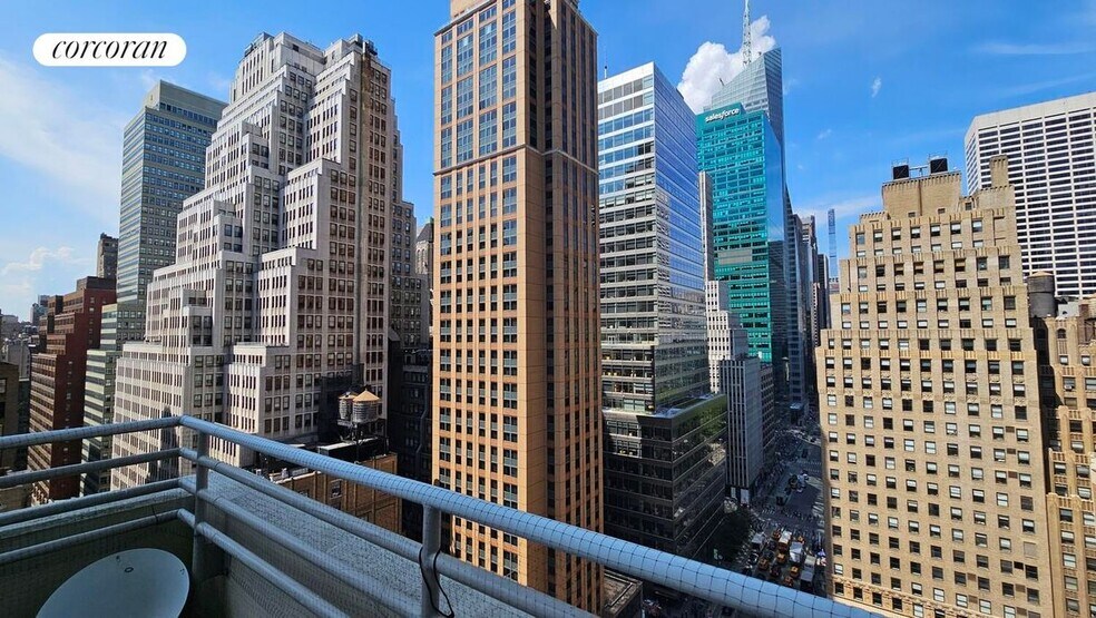 Building Photo - 66 W 38th St